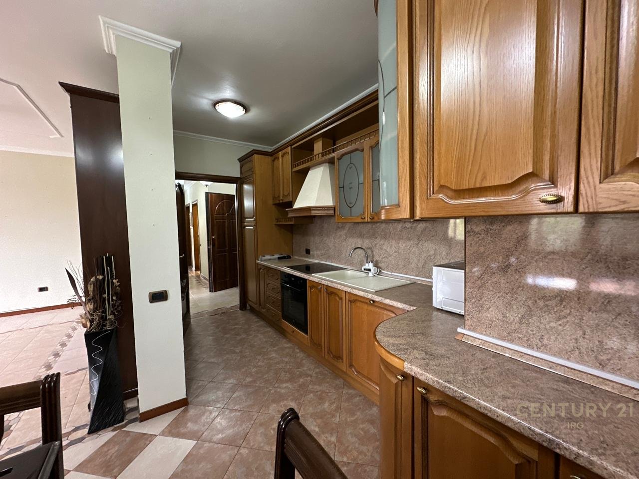 Appartamento 3+1+2+1 in vendita a Lavanteri, Viale Zogu i Parë!