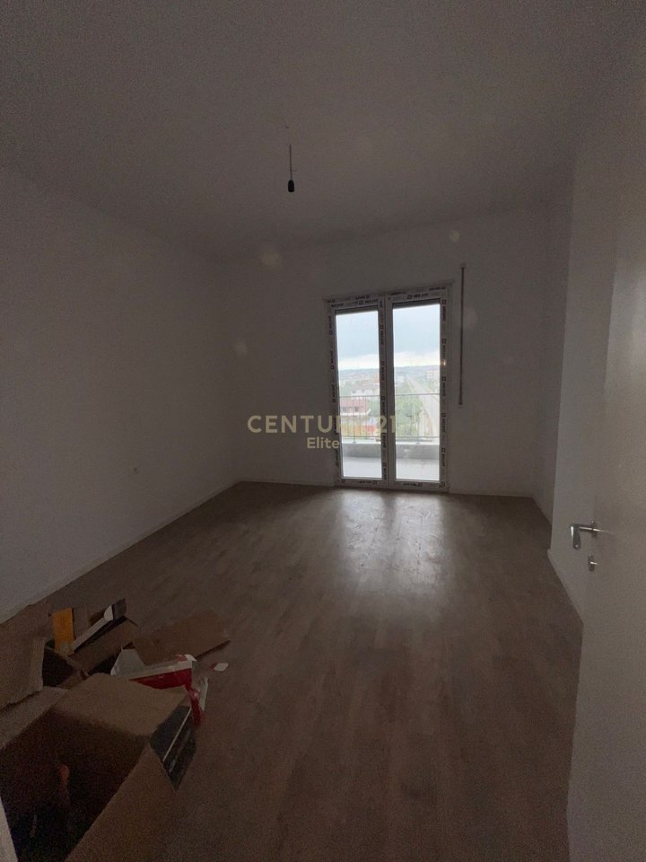 Shitet, Apartament 2+1+2, Kamez