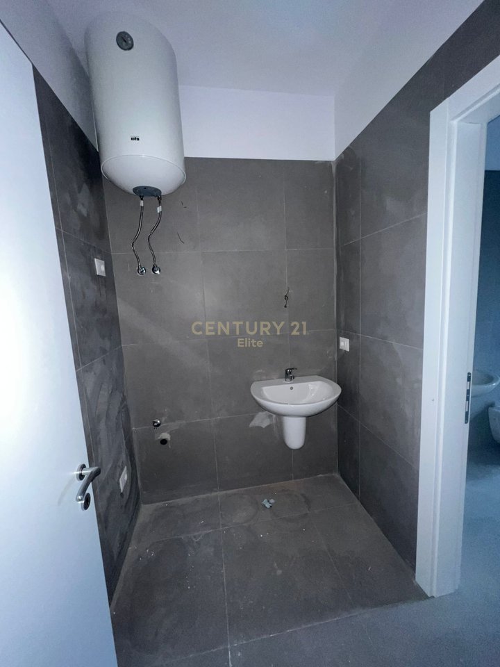 Shitet, Apartament 2+1+2, Kamez