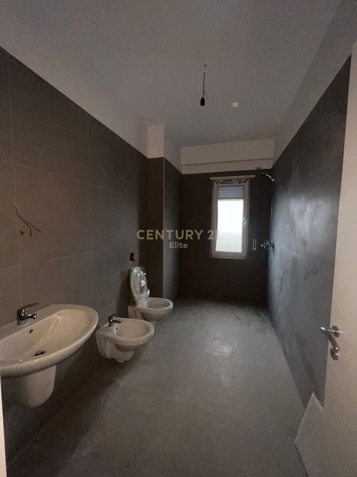 Shitet, Apartament 2+1+2, Kamez