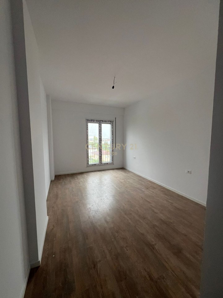 Shitet, Apartament 2+1+2, Kamez