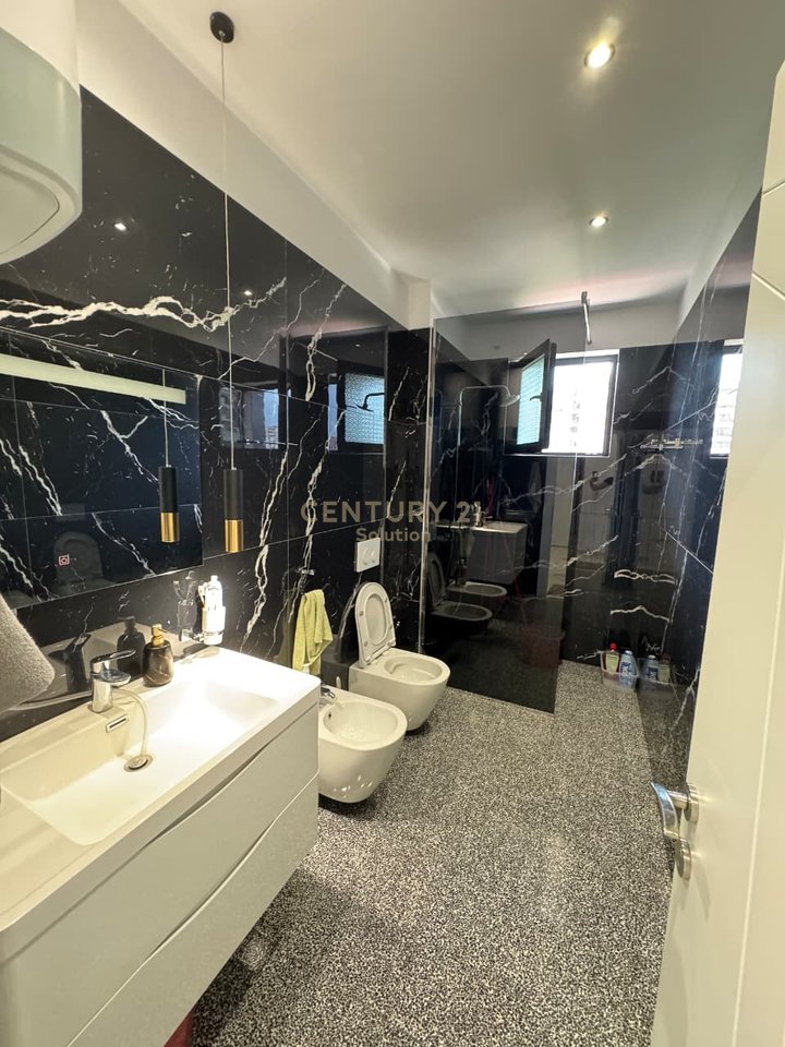 JEPET ME QIRA APARTAMENT 2+1+2 NE UNAZEN E RE!