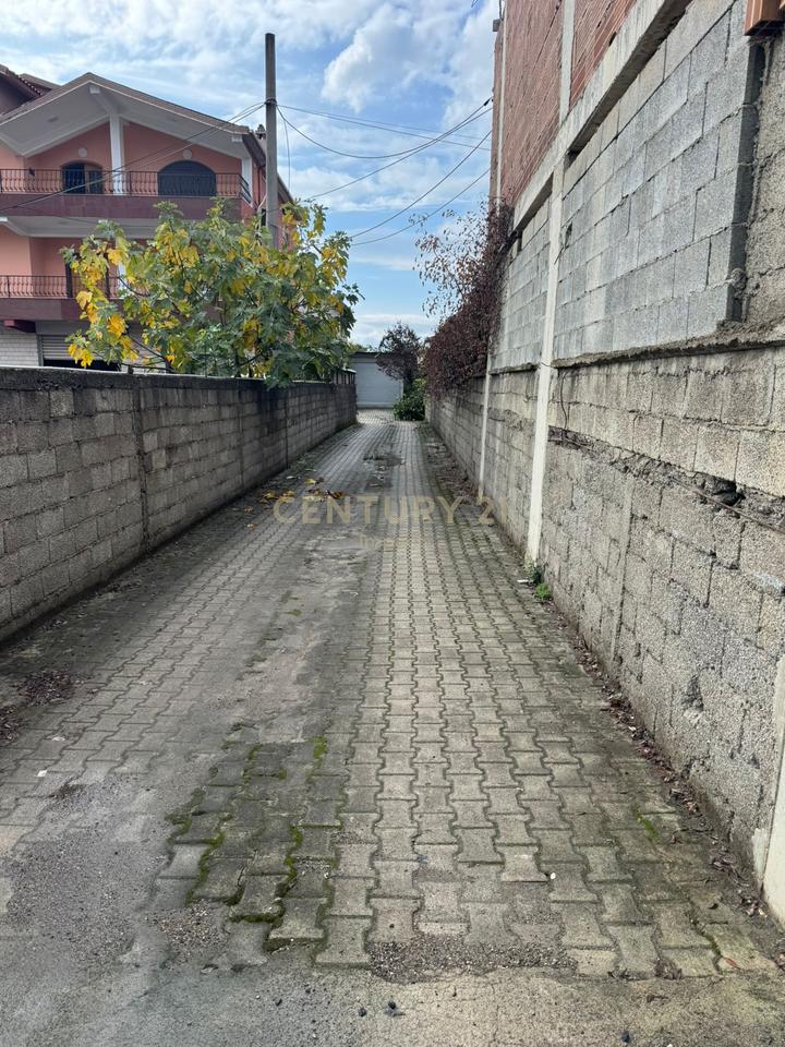 Vilë Me Qira prane Casa Italia, Tiranë - 2000€!