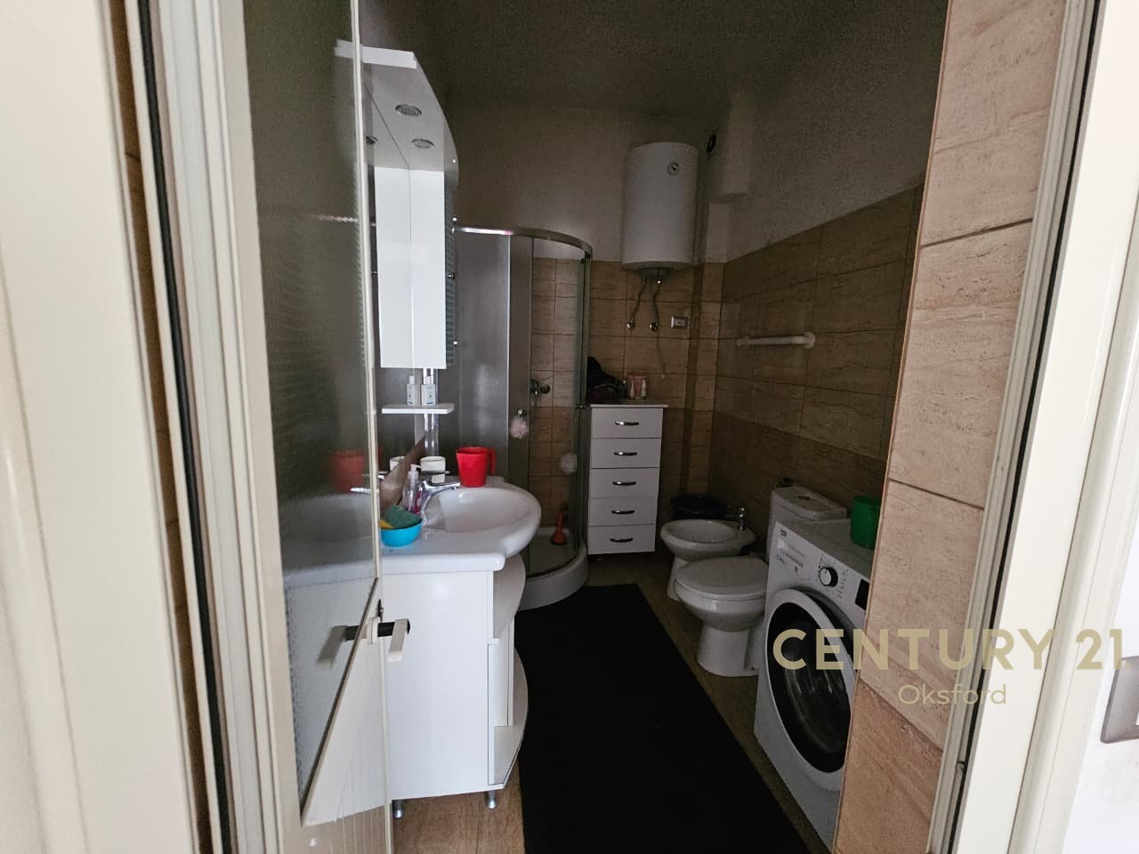 SHITET SHTEPI PRIVATE BUZE RRUGES KRYESORE PRANE PAZARIT TE RI !