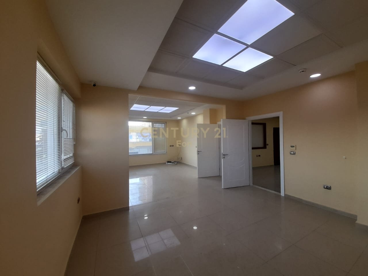 Ambient Multifunksional  Me Qira në Shkozet, Durrës !