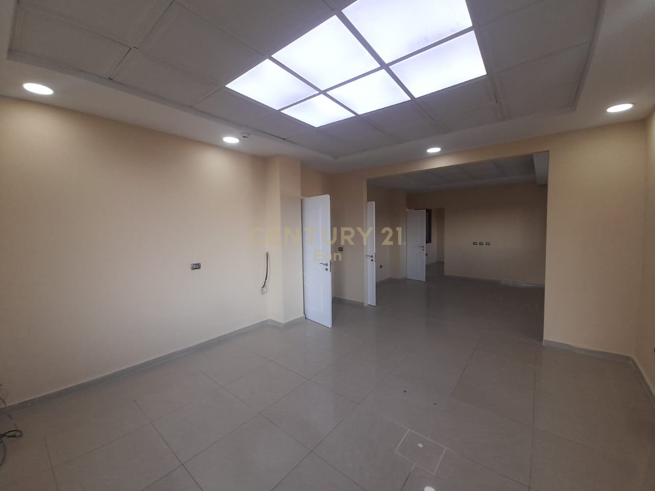 Ambient Multifunksional  Me Qira në Shkozet, Durrës !