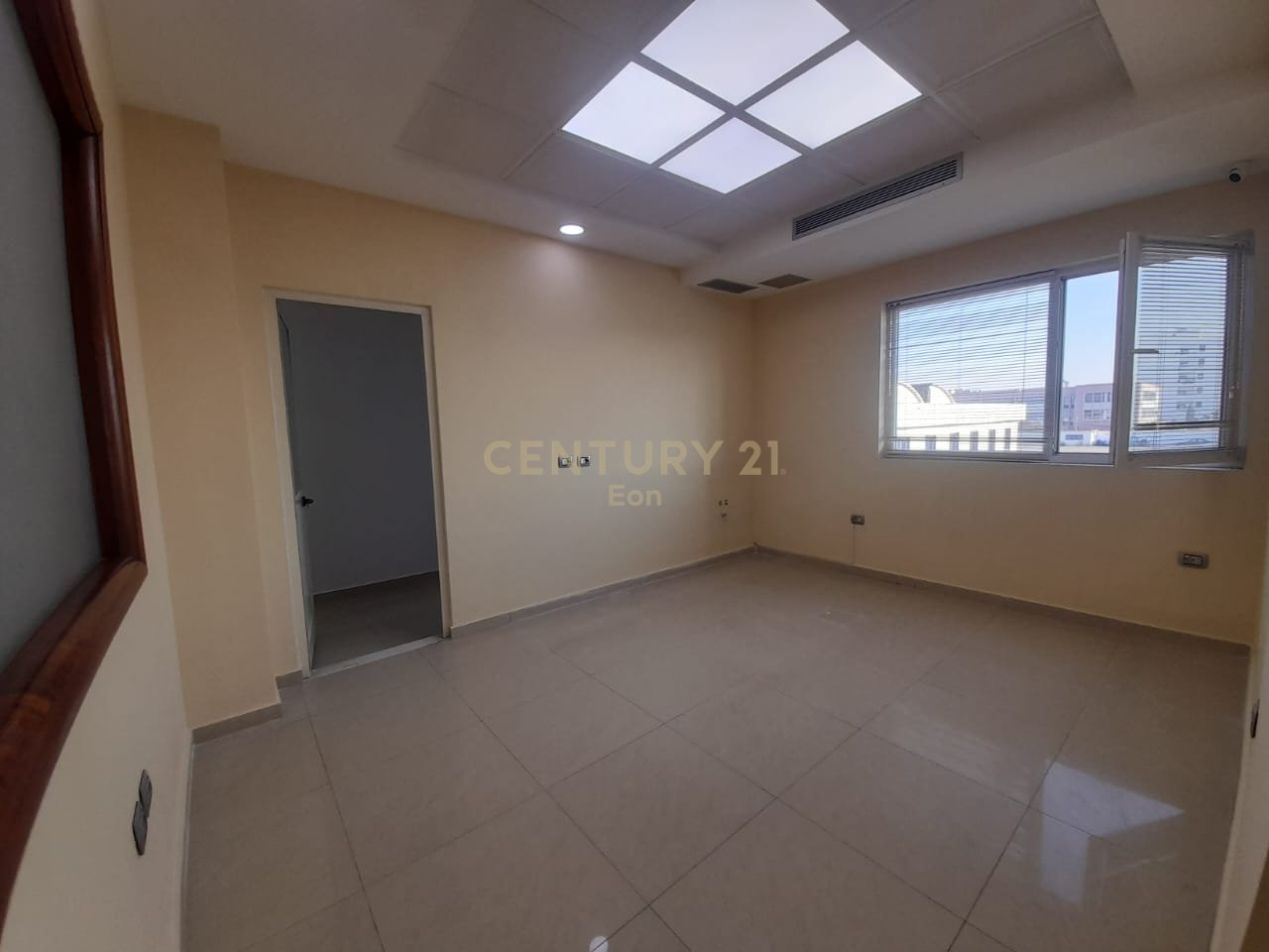 Ambient Multifunksional  Me Qira në Shkozet, Durrës !