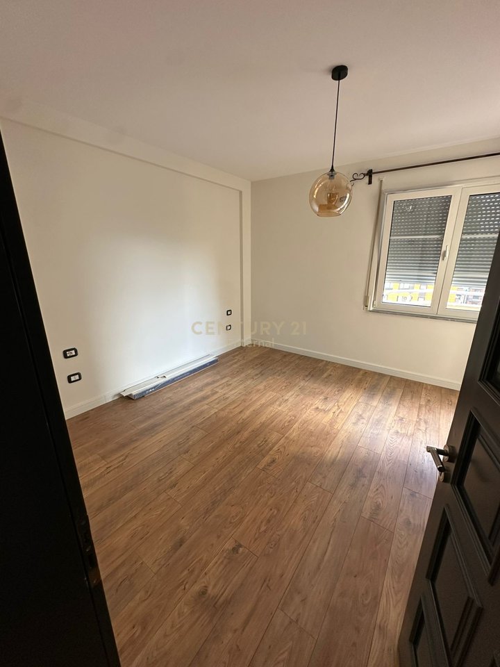 Appartamento in affitto 2+1+2 a Paris Commune
