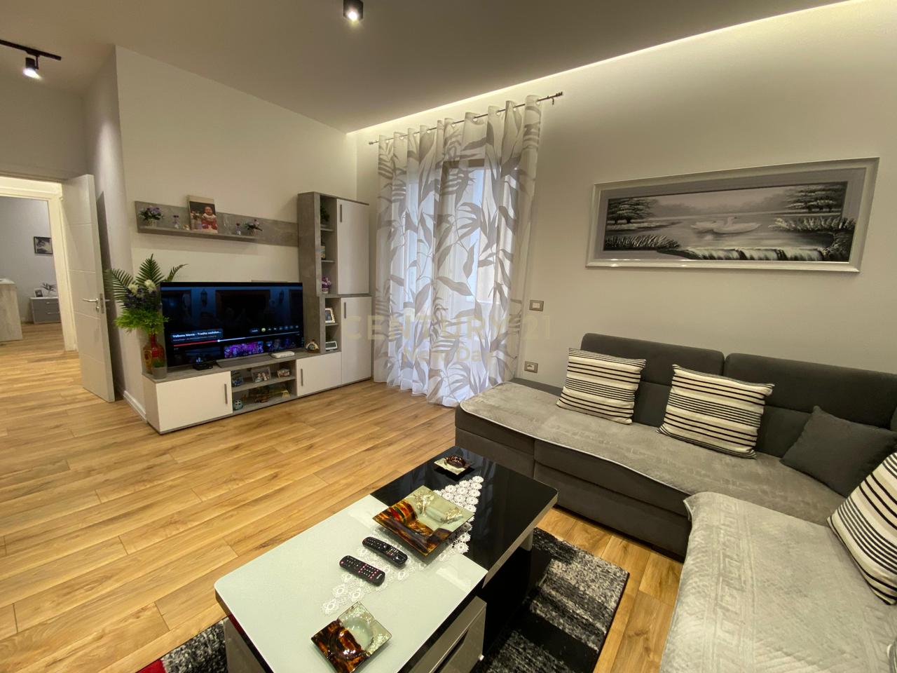 Apartament 2+1 + depo + post parkimi per shitje ne Qender te Durresit!