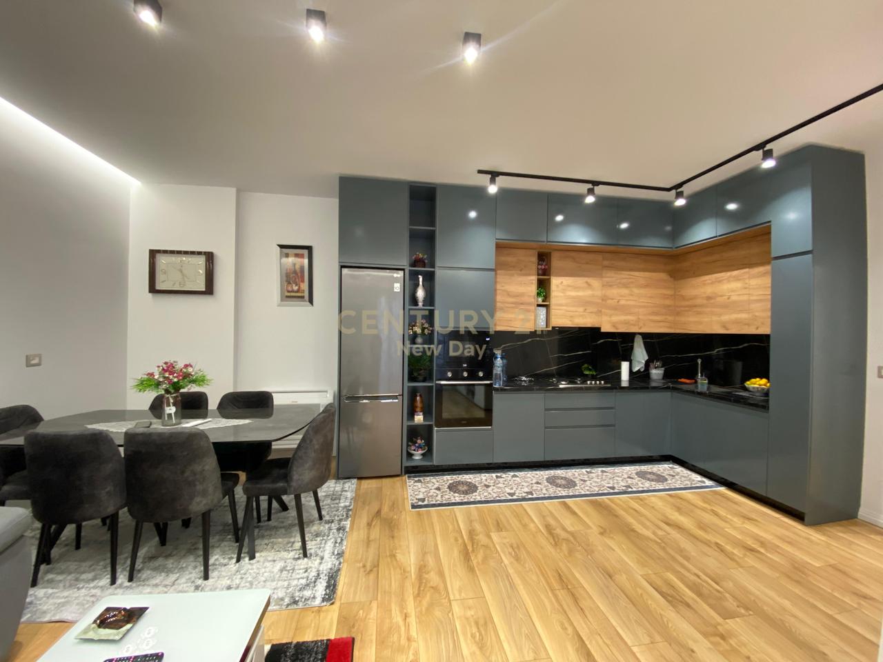 Apartament 2+1 + depo + post parkimi per shitje ne Qender te Durresit!