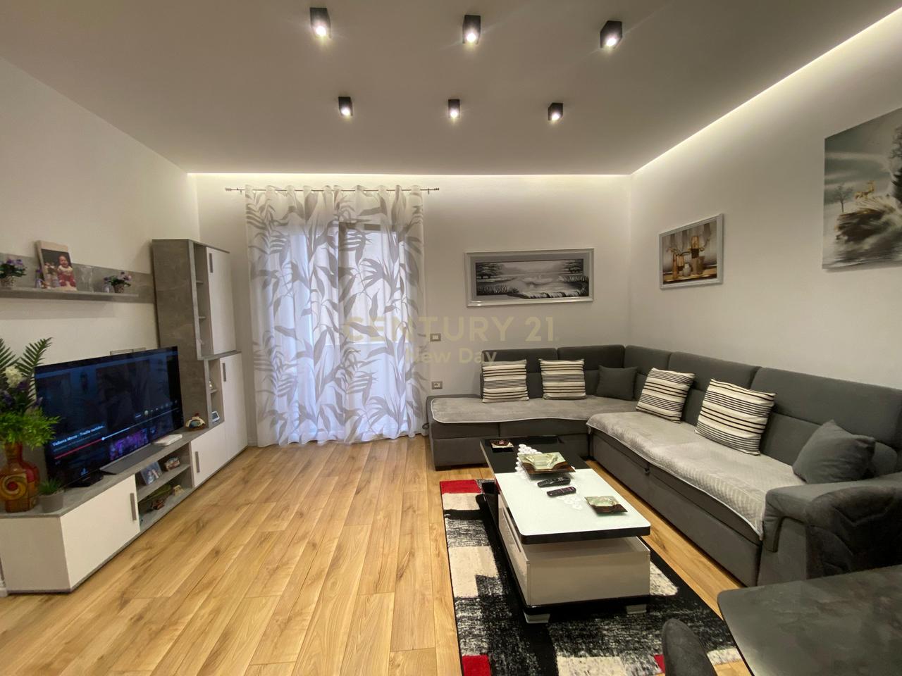 Apartament 2+1 + depo + post parkimi per shitje ne Qender te Durresit!
