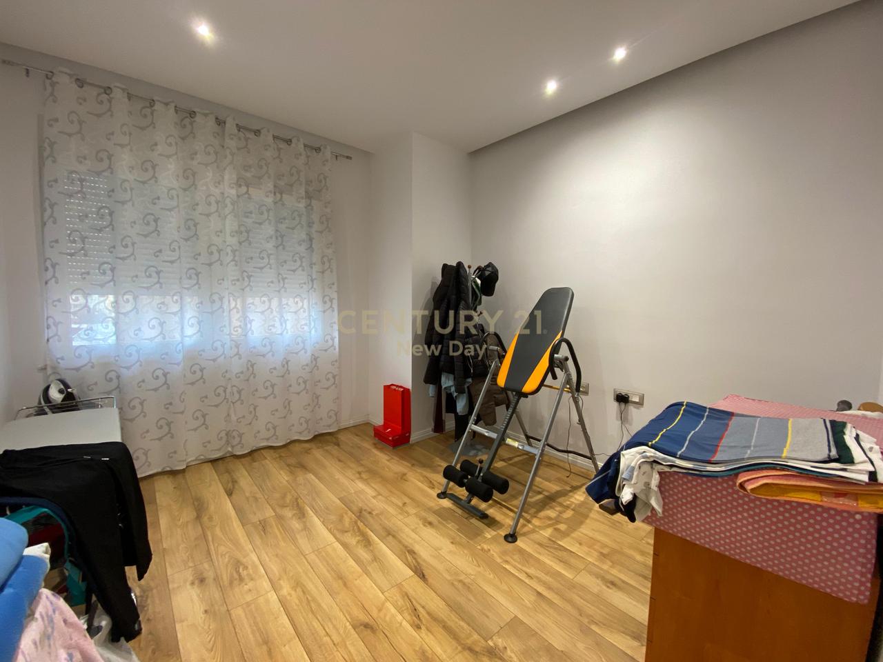 Apartament 2+1 + depo + post parkimi per shitje ne Qender te Durresit!