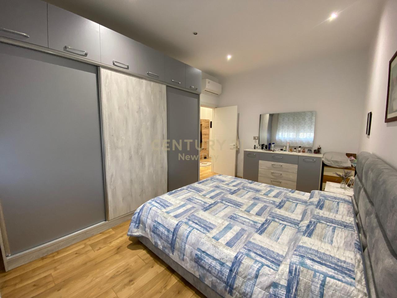 Apartament 2+1 + depo + post parkimi per shitje ne Qender te Durresit!