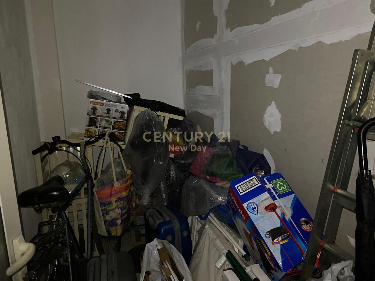 Apartament 2+1 + depo + post parkimi per shitje ne Qender te Durresit!