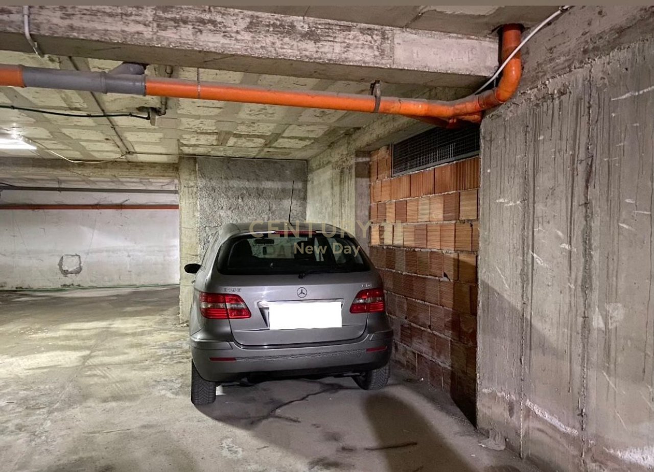 Apartament 2+1 + depo + post parkimi per shitje ne Qender te Durresit!