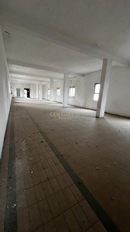 SHITET AMBIENT KOMERCIAL, NE XHAFZOTAJ, DURRES!