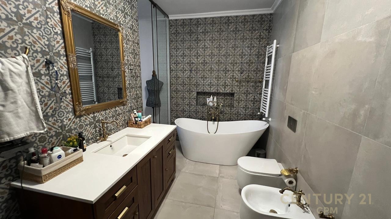 SHESIM APARTAMENT 2+1 ME POST PARKIMI TEK ISH PARKU!