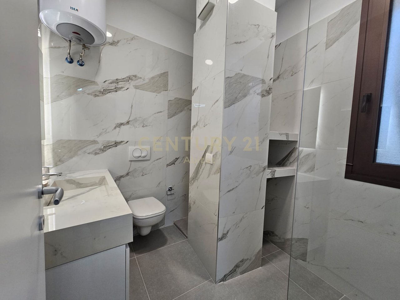 Luxury Apartment with 2 Bedrooms for Rent in the Heart of Tirana – Barrikadave Street