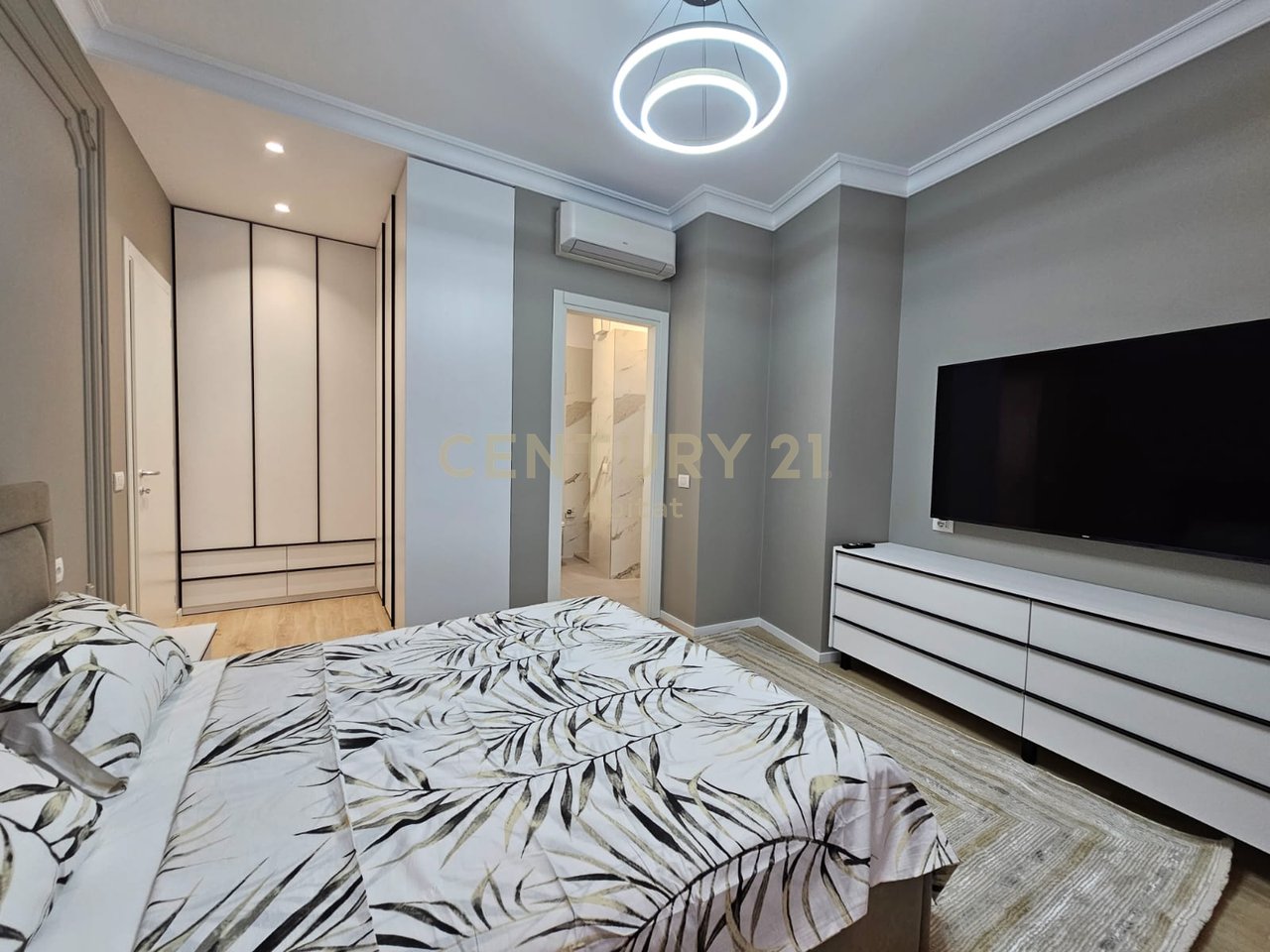 Luxury Apartment with 2 Bedrooms for Rent in the Heart of Tirana – Barrikadave Street