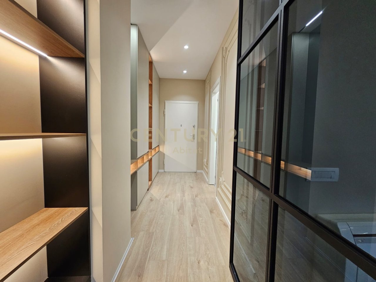 Luxury Apartment with 2 Bedrooms for Rent in the Heart of Tirana – Barrikadave Street