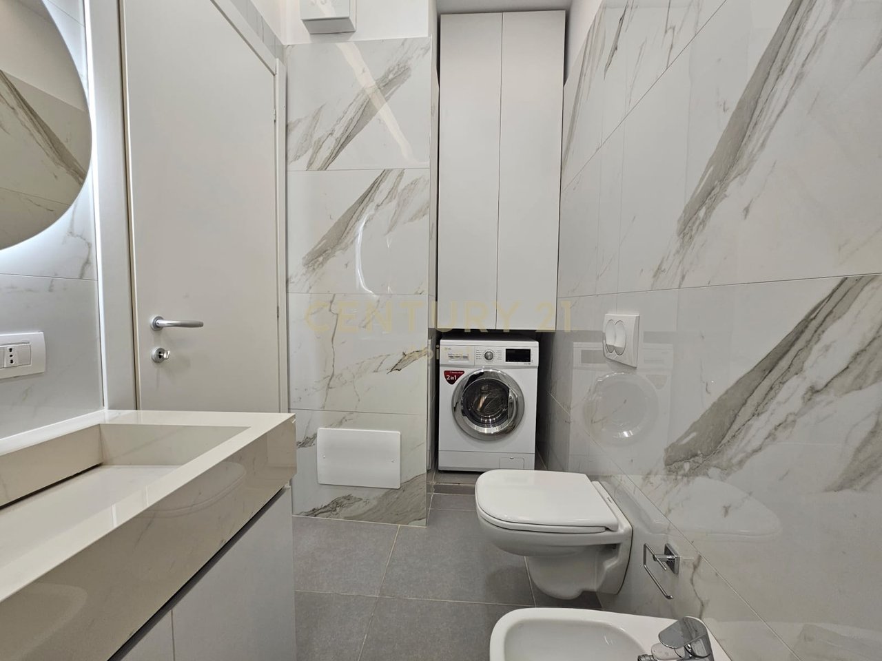 Luxury Apartment with 2 Bedrooms for Rent in the Heart of Tirana – Barrikadave Street