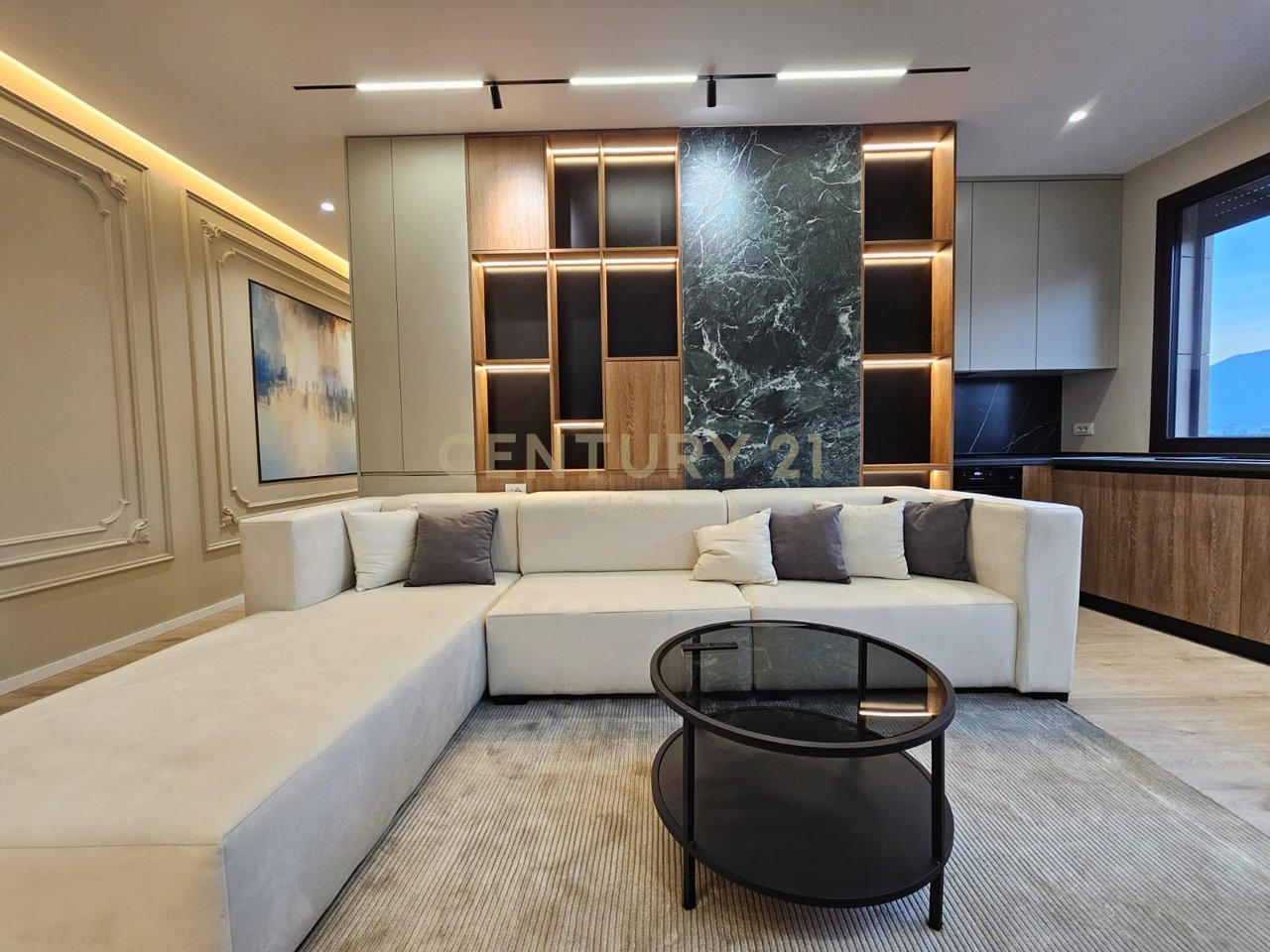 Luxury Apartment with 2 Bedrooms for Rent in the Heart of Tirana – Barrikadave Street