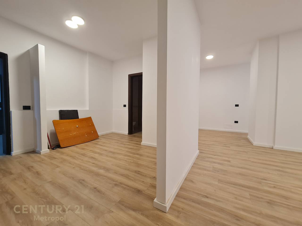 UFFICI IN AFFITTO, VICINO AL CENTRO DI TIRANA!