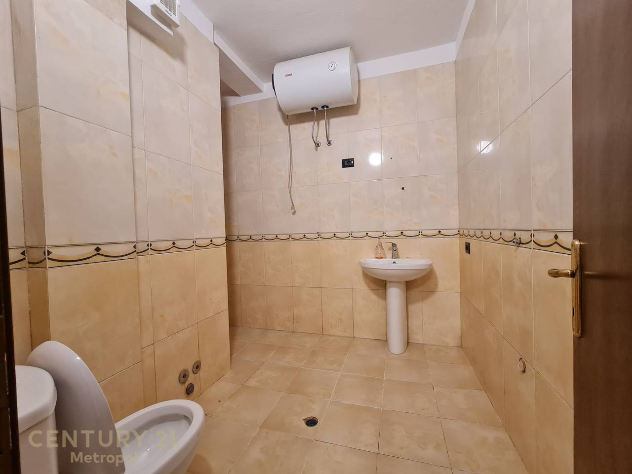 UFFICI IN AFFITTO, VICINO AL CENTRO DI TIRANA!