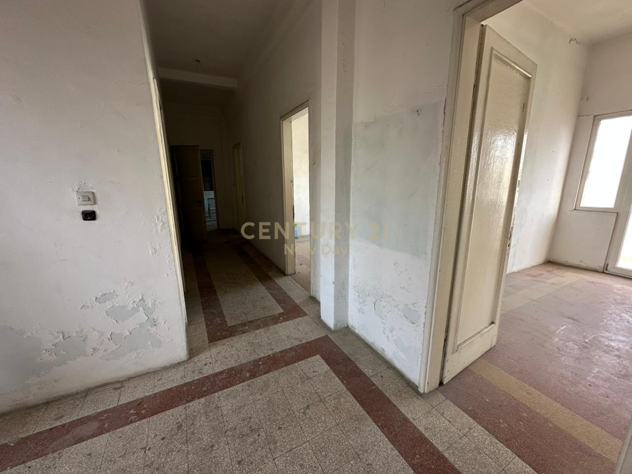 Apartament 2+1+3 Ballkone Për Shitje në Qendra e Durrësit - 170000€ | 105.19 m²