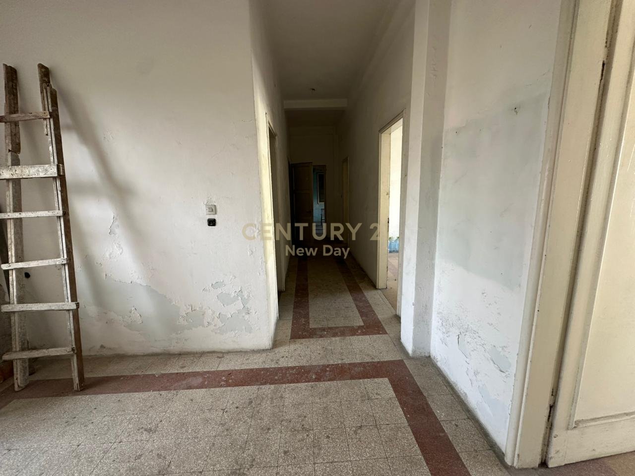 Apartament 2+1+3 Ballkone Për Shitje në Qendra e Durrësit - 170000€ | 105.19 m²
