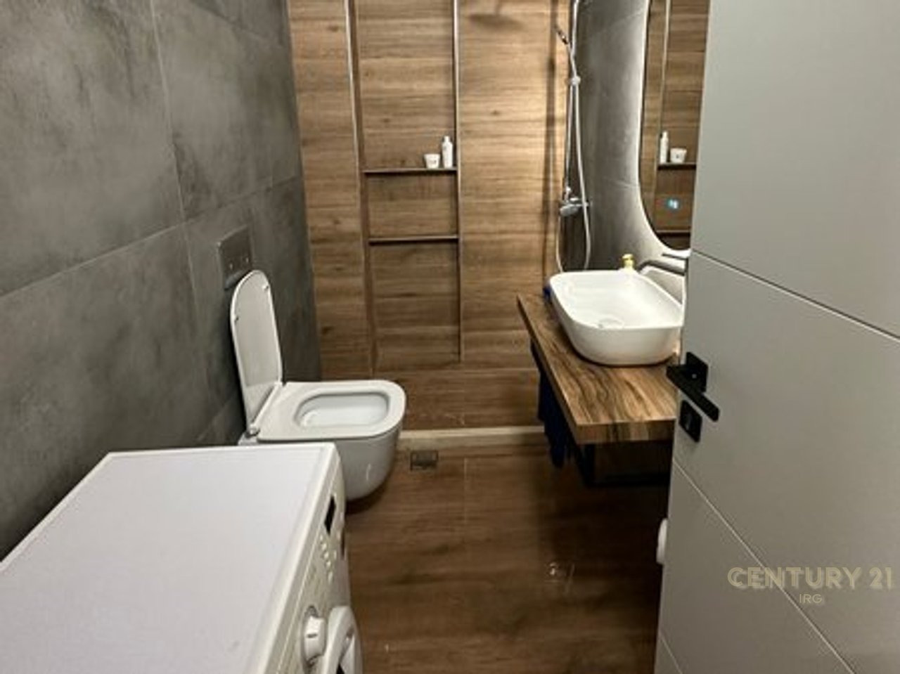 Garsoniere ne Shitje prane Marina Bay Resort, Vlore