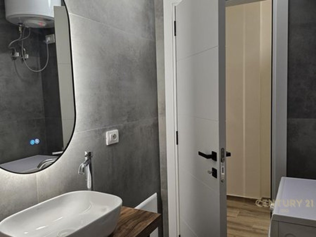 Garsoniere ne Shitje prane Marina Bay Resort, Vlore