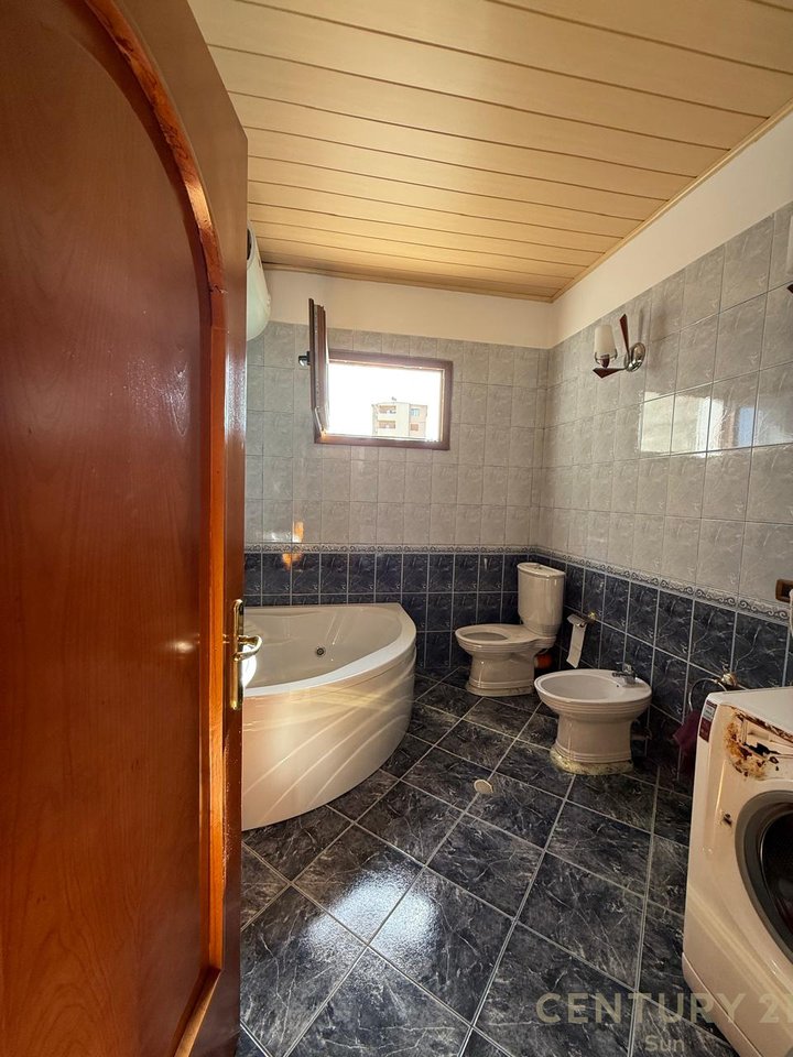 Vilë 4+2 Në Shitje në Don Bosco, Tiranë - 500,000€ | 408 m²
