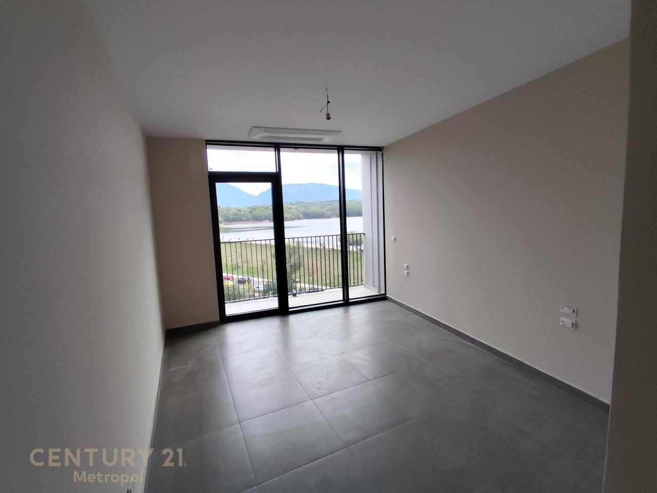IN AFFITTO APPARTAMENTO 2+1+2 CON PARCHEGGIO PER UFFICIO!
