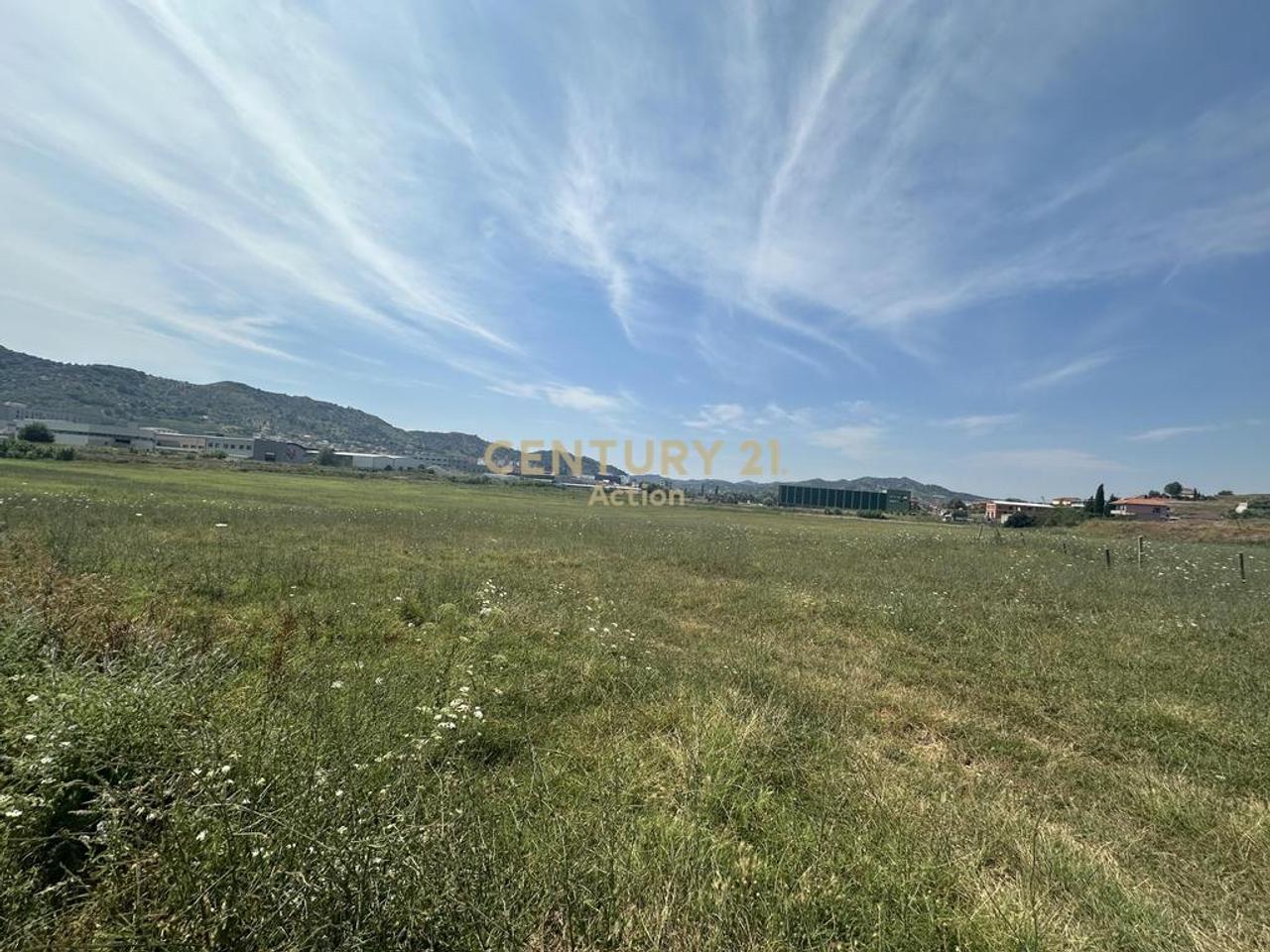 Terreno in vendita nel villaggio di Mucaj, Vorë! 🌿  
Offerta possibilità di scambio con appartamento.