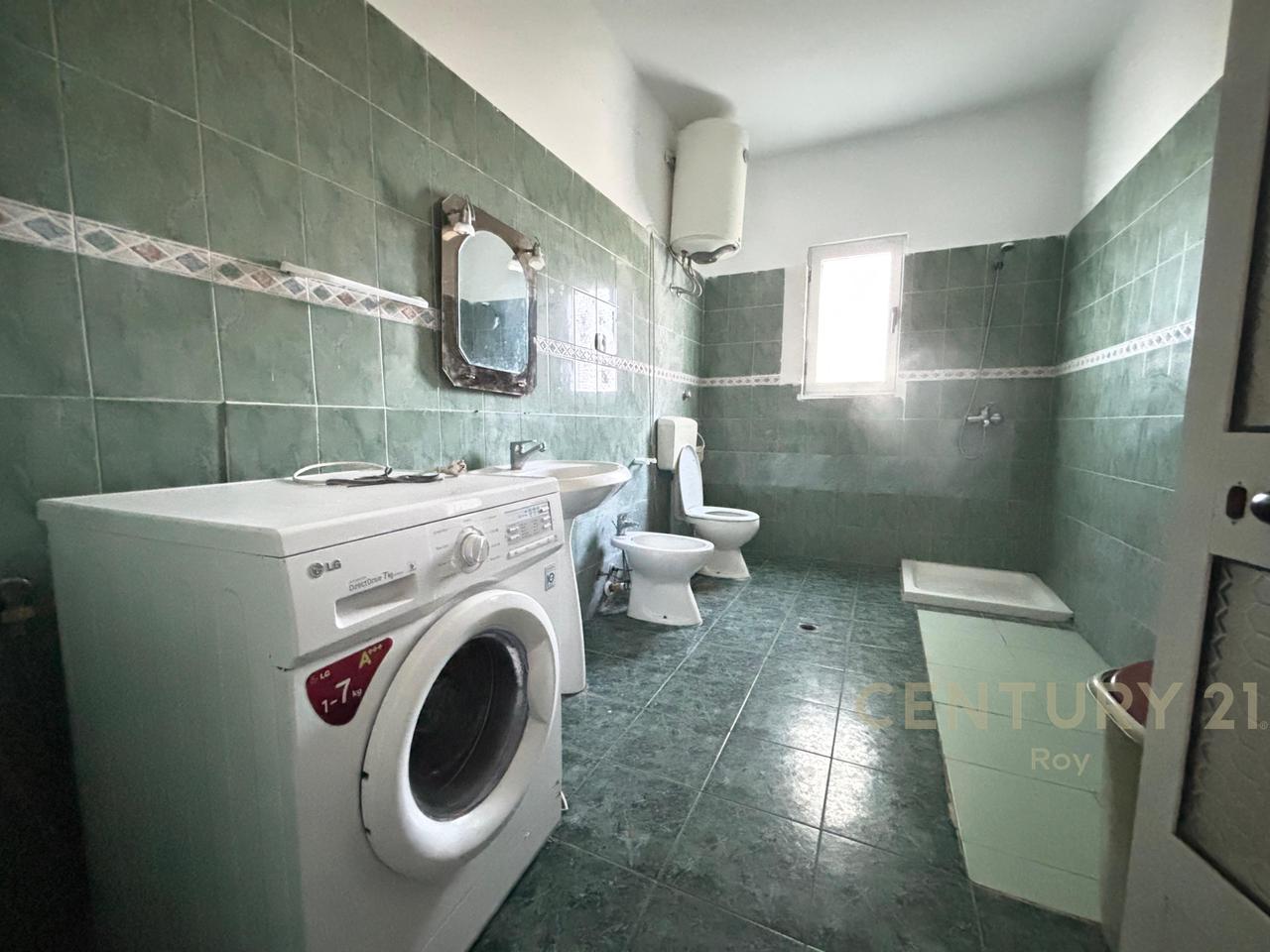 JAPIM ME QIRA KATIN E DYTE TE NJE VILE + POST PARKIMI!