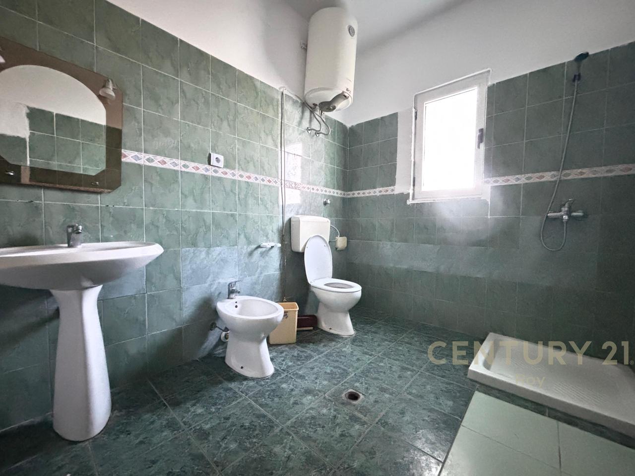 JAPIM ME QIRA KATIN E DYTE TE NJE VILE + POST PARKIMI!