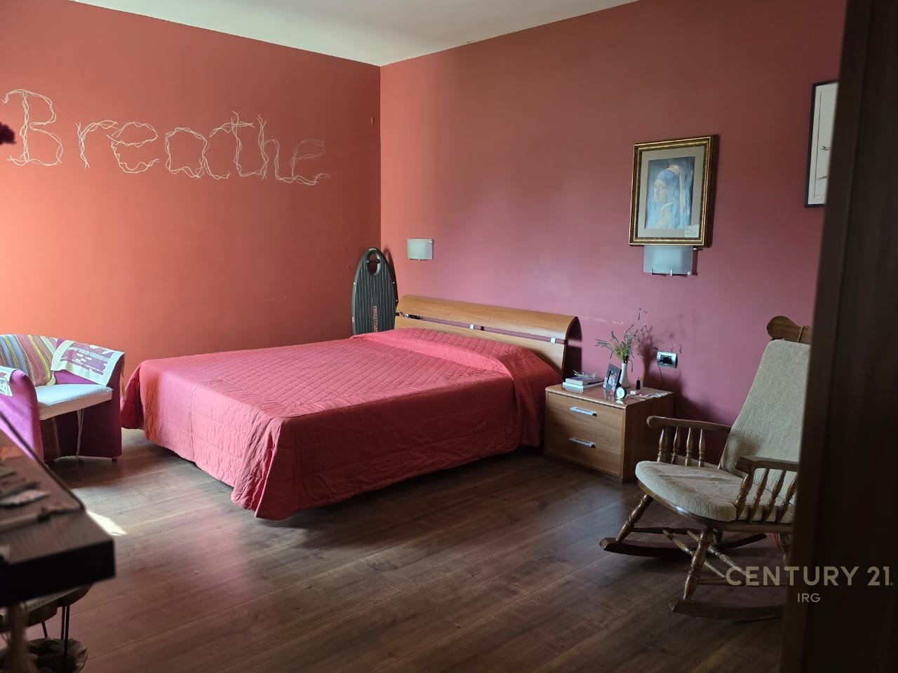 JEPET ME QIRA APARTAMENT 3+1+2 TEK RRUGA E KOSOVAREVE  !