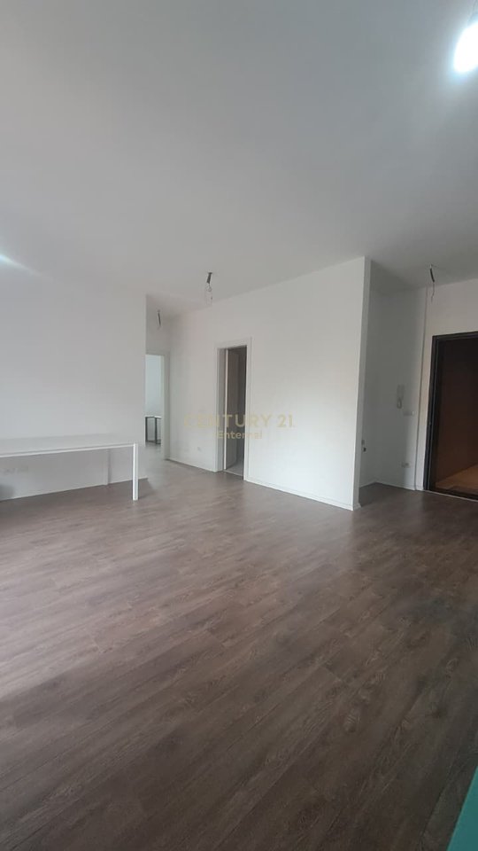 Zyre 2+1 for Rent in Garden Building