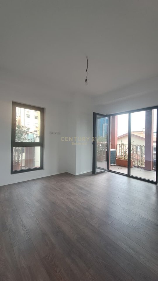 Zyre 2+1 for Rent in Garden Building