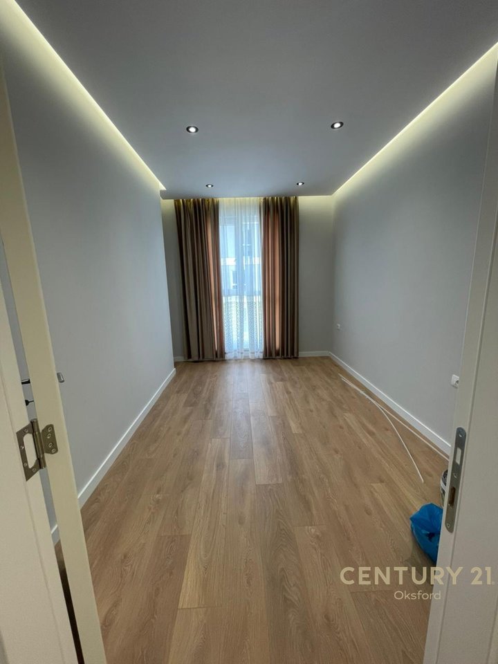 Apartament 3+1+2 për QIRA në Univers City!