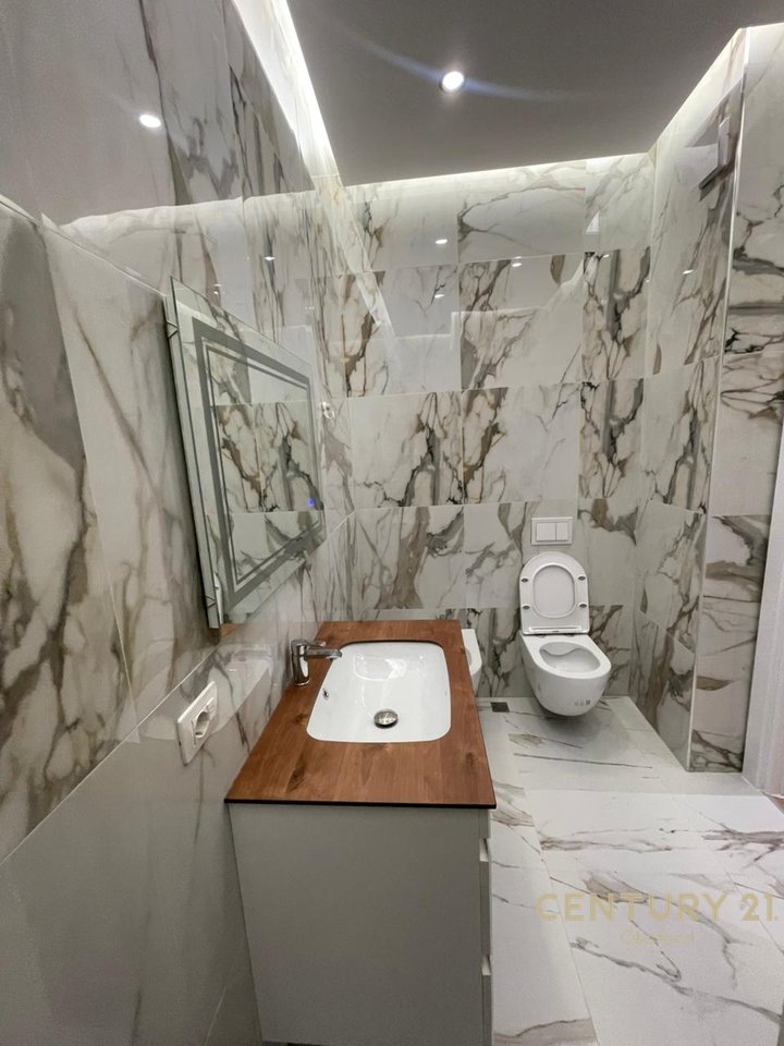 Apartament 3+1+2 për QIRA në Univers City!