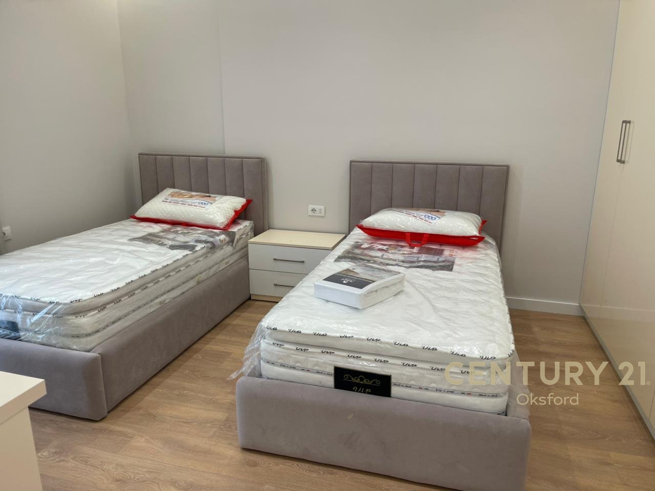 Apartament 3+1+2 për QIRA në Univers City!