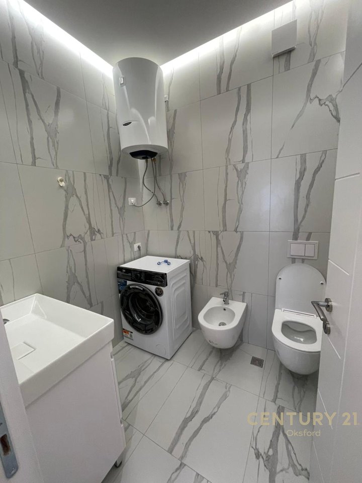 Apartament 3+1+2 për QIRA në Univers City!