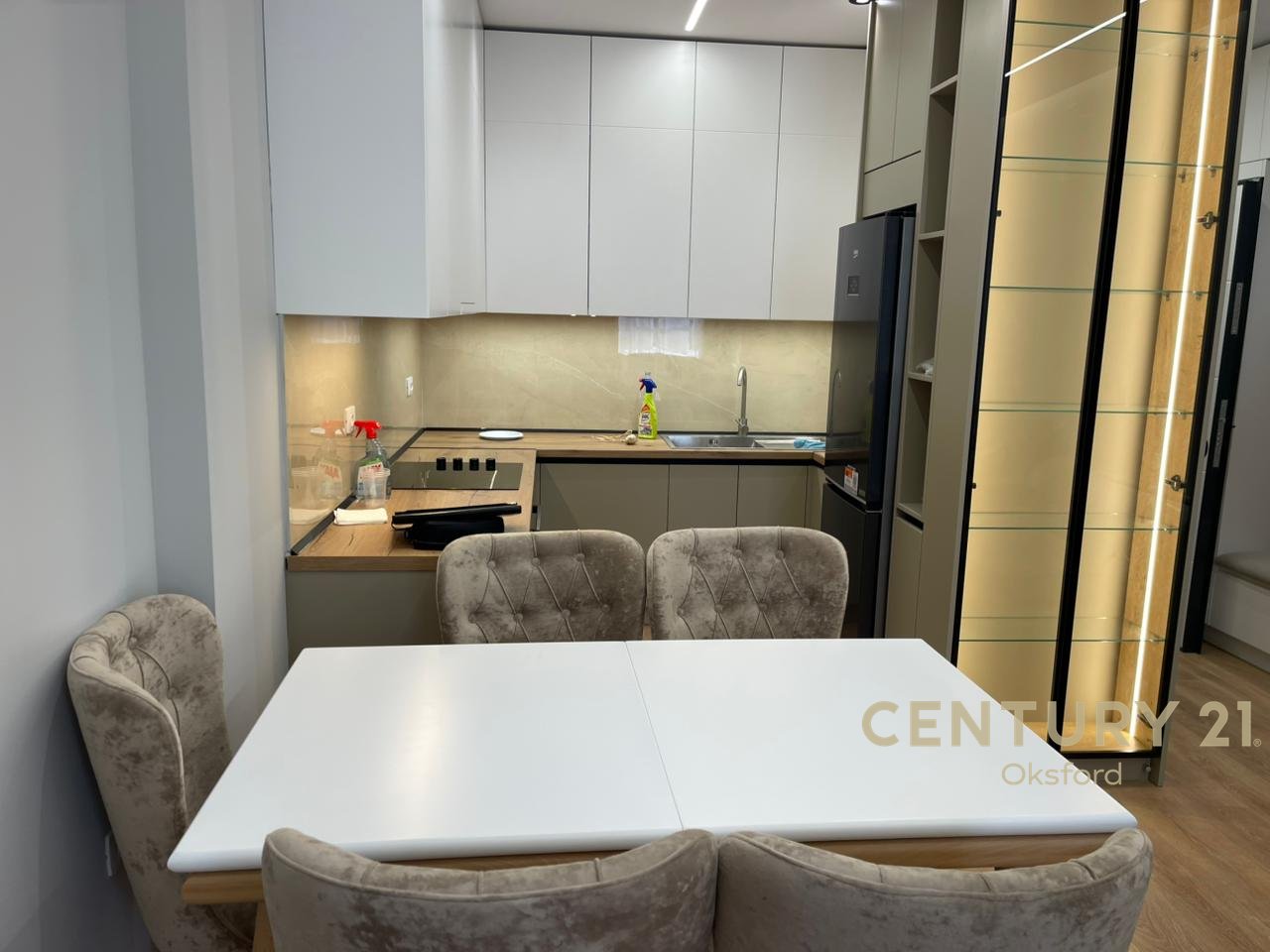 Apartament 3+1+2 për QIRA në Univers City!