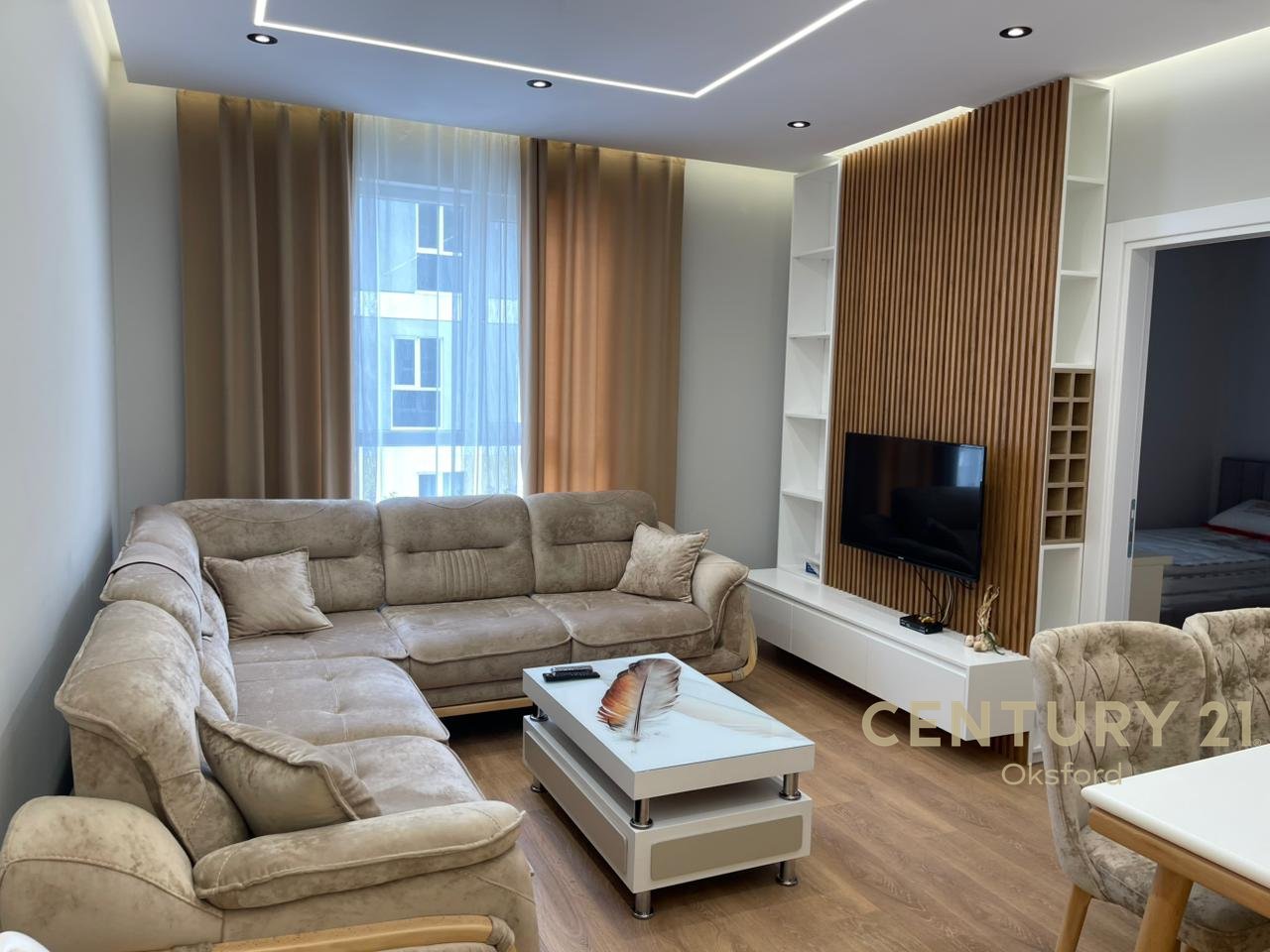 Apartament 3+1+2 për QIRA në Univers City!