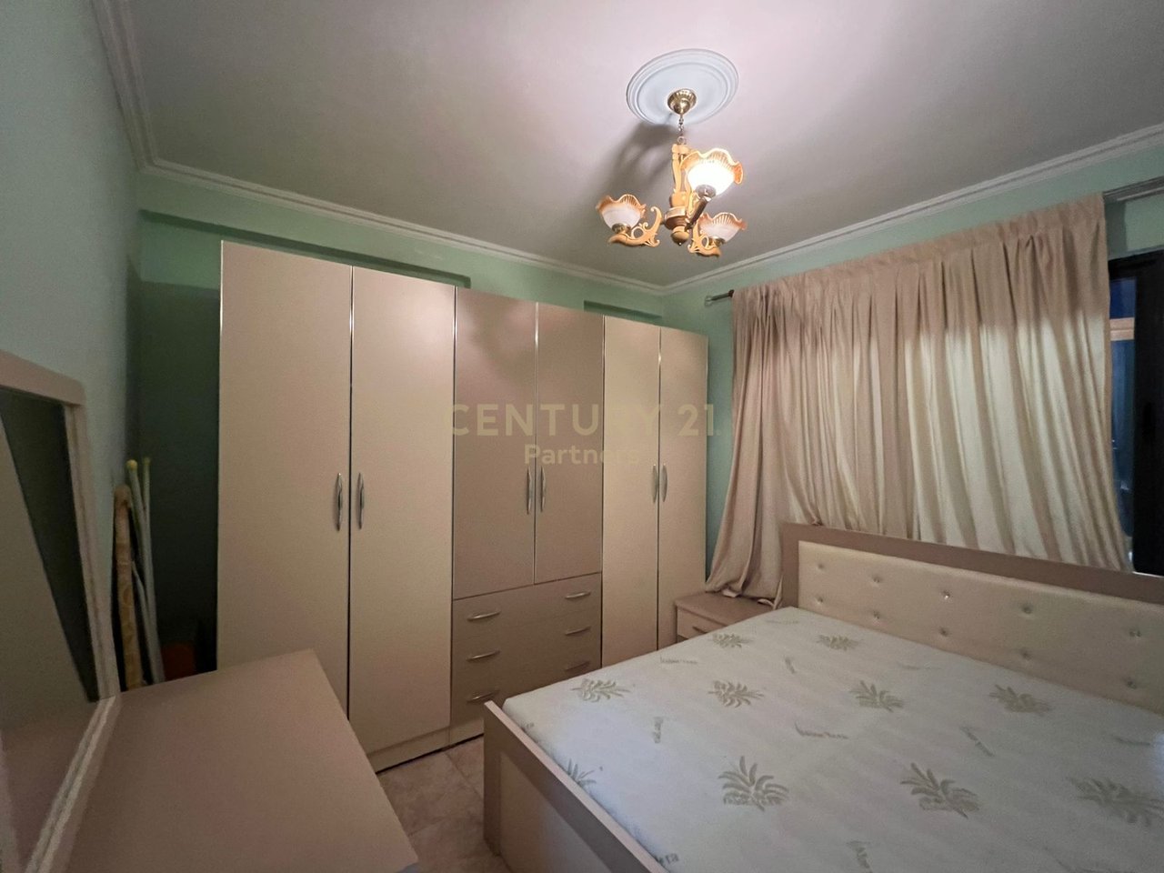 APARTAMENT 1+1 ME QIRA, STACIONI I TRENIT
