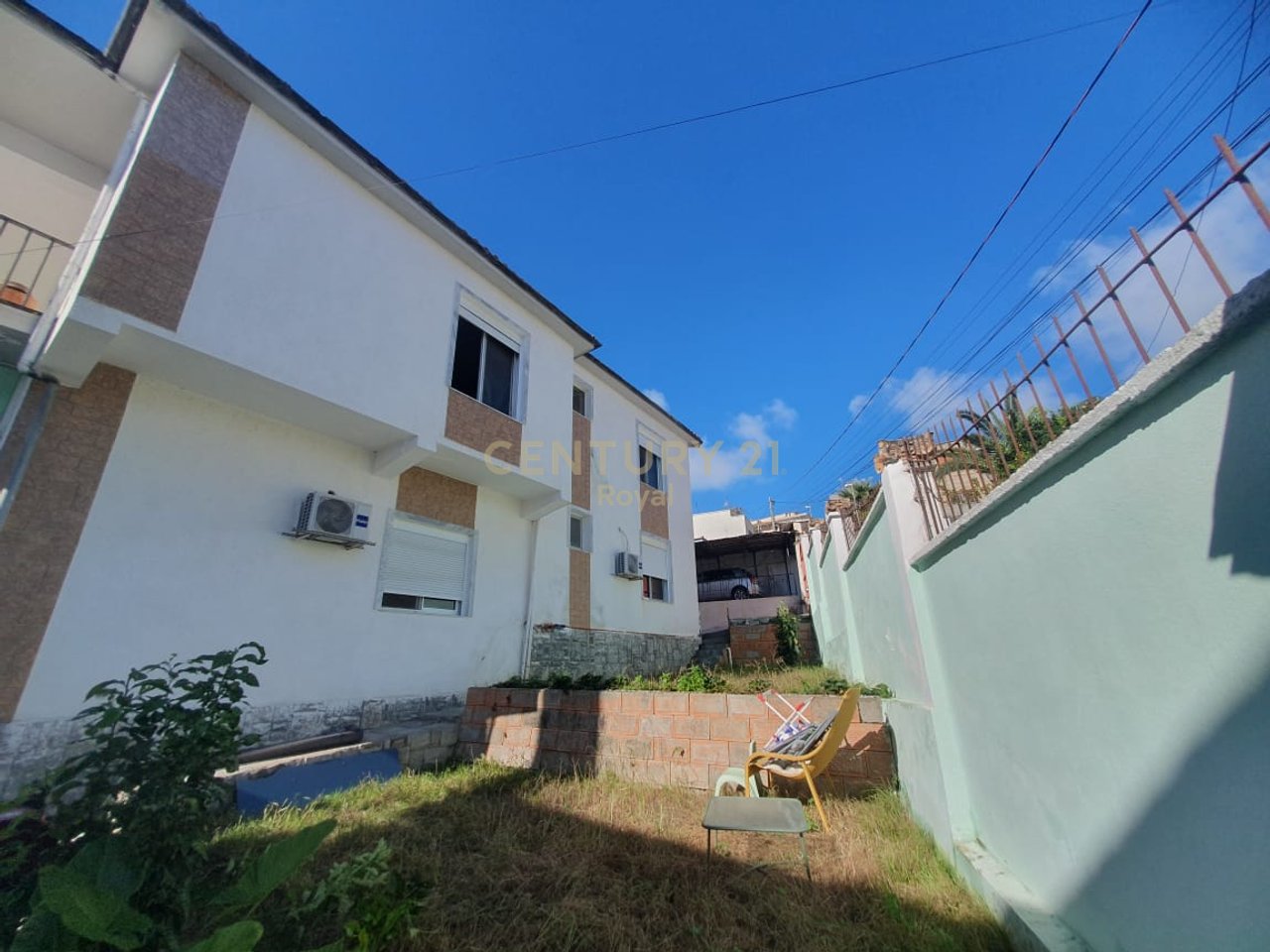 Villa in vendita vicino all'Ospedale Regionale di Durrës - €280.000 | 480 m²