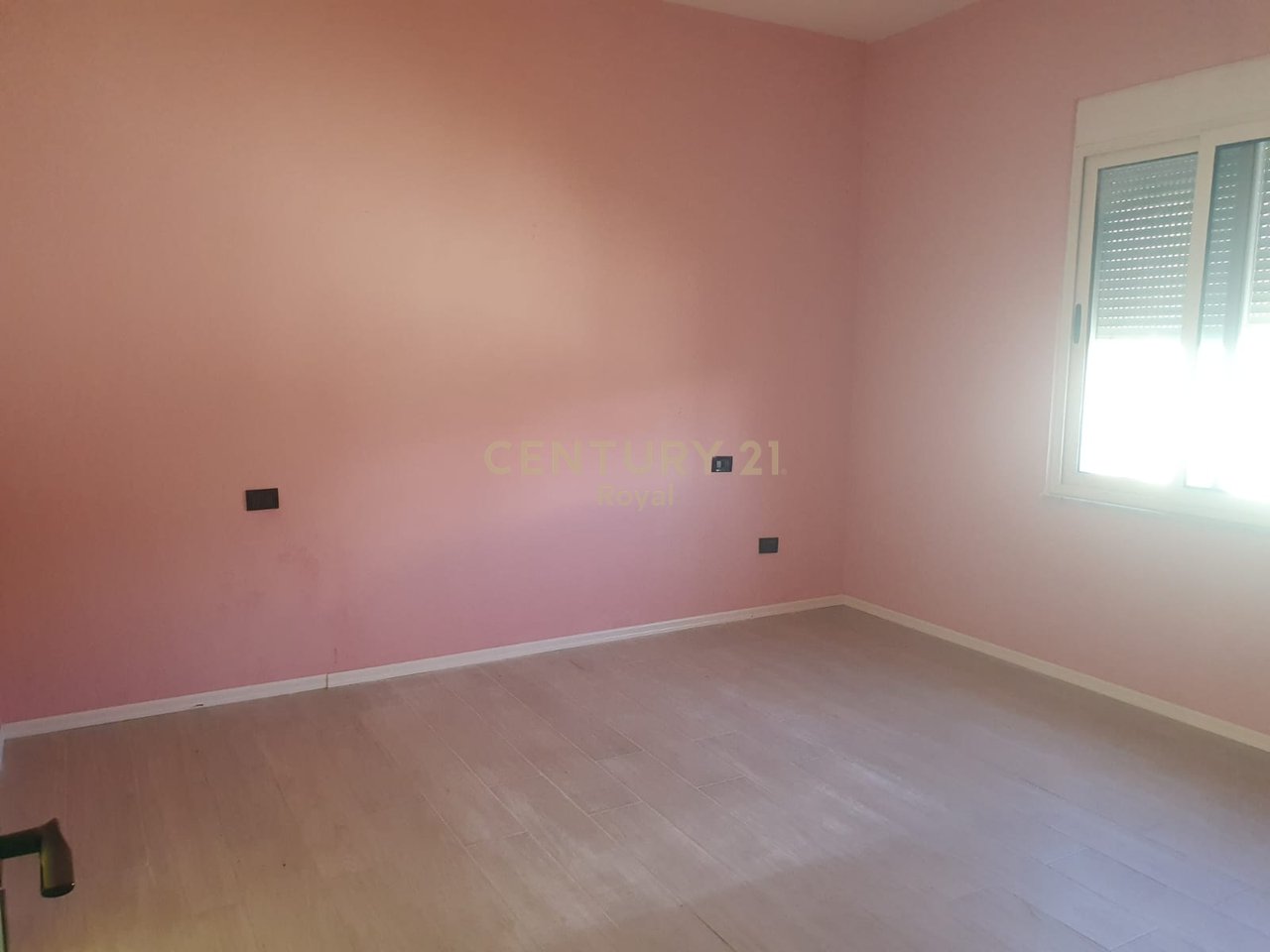 Villa in vendita vicino all'Ospedale Regionale di Durrës - €280.000 | 480 m²