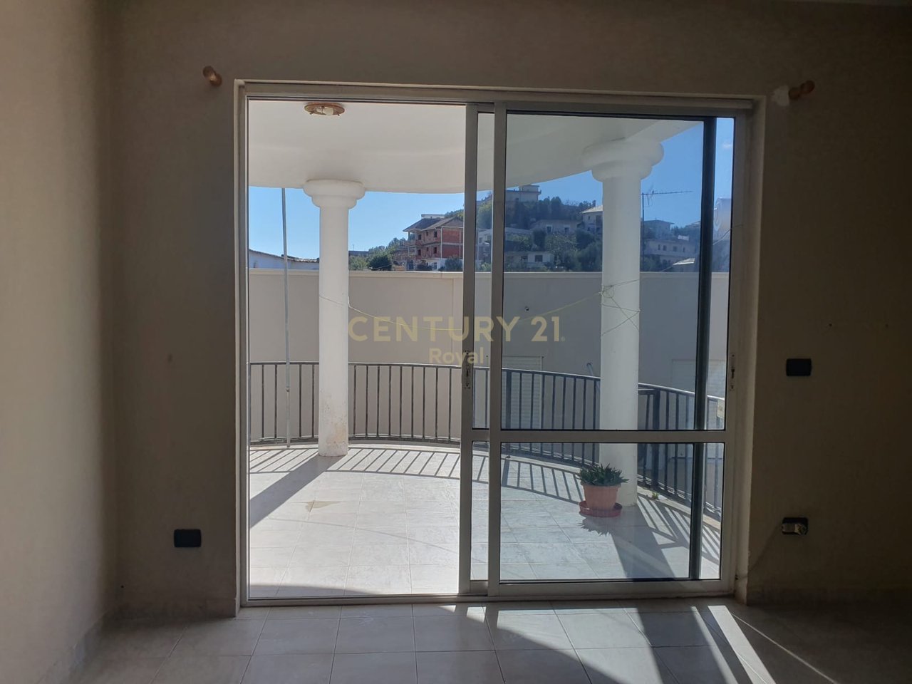 Villa in vendita vicino all'Ospedale Regionale di Durrës - €280.000 | 480 m²